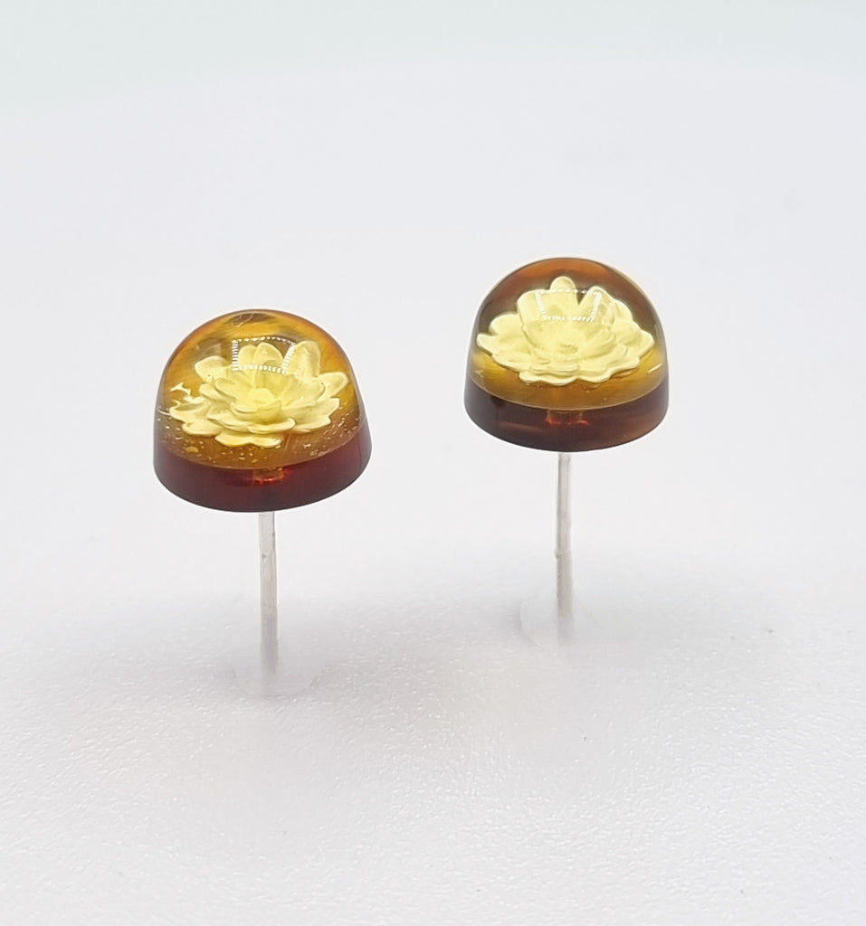 Elevate your style with our intricately carved cameo stud earrings, showcasing natural Baltic amber set on sterling silver. Discover refined sophistication in every detail. Origin: Poland