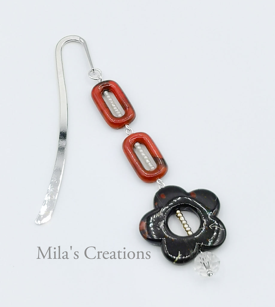 A beautiful and practical bookmark to save the books from getting dog earing and adding a charm to them